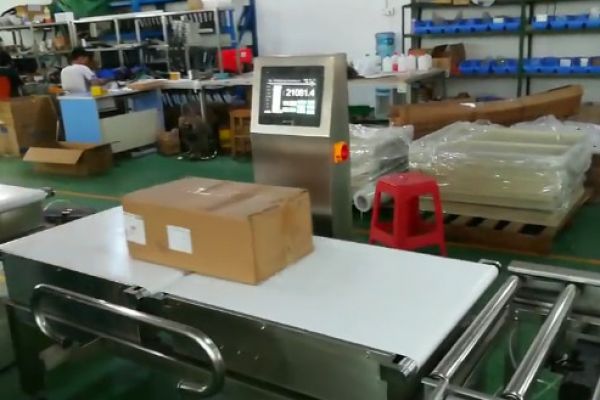 檢測(cè)重量20kg稱重機(jī)重量不合格剔除